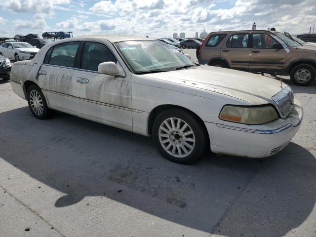 1LNHM81W93Y631906 - 2003 LINCOLN TOWN CAR EXECUTIVE WHITE photo 4