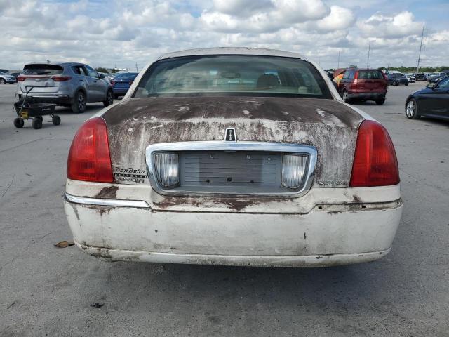 1LNHM81W93Y631906 - 2003 LINCOLN TOWN CAR EXECUTIVE WHITE photo 6