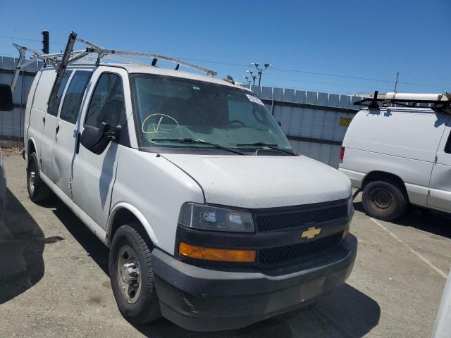 1GCWGAFP9J1278701 - 2018 CHEVROLET EXPRESS G2 WHITE photo 4