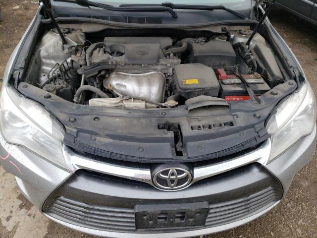 4T4BF1FK4FR483985 - 2015 TOYOTA CAMRY LE SILVER photo 11