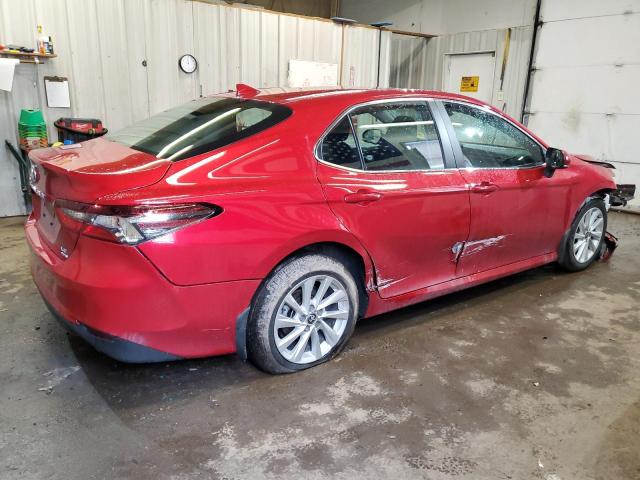 4T1C11BK8RU110777 - 2024 TOYOTA CAMRY LE RED photo 3