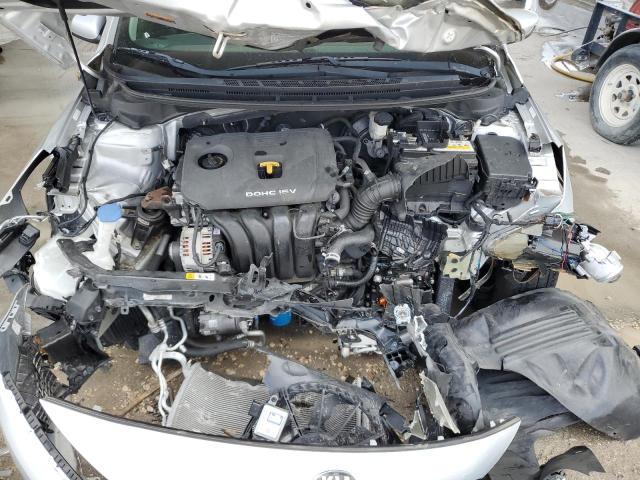 3KPFK4A76JE260239 - 2018 KIA FORTE LX SILVER photo 11