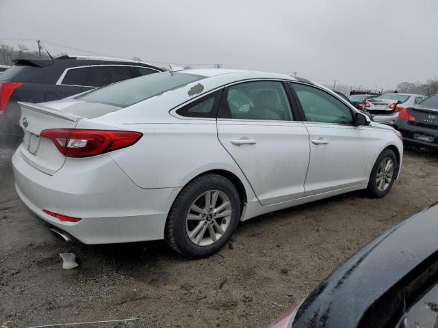 5NPE24AF7FH045393 - 2015 HYUNDAI SONATA SE WHITE photo 3