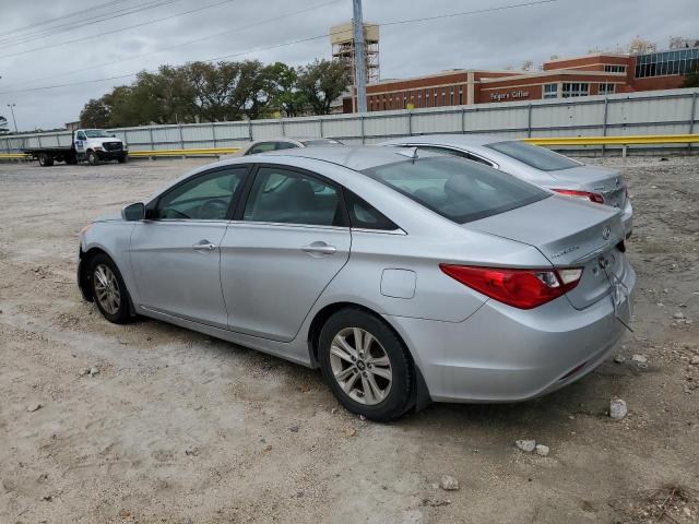 5NPEB4ACXDH684645 - 2013 HYUNDAI SONATA GLS SILVER photo 2