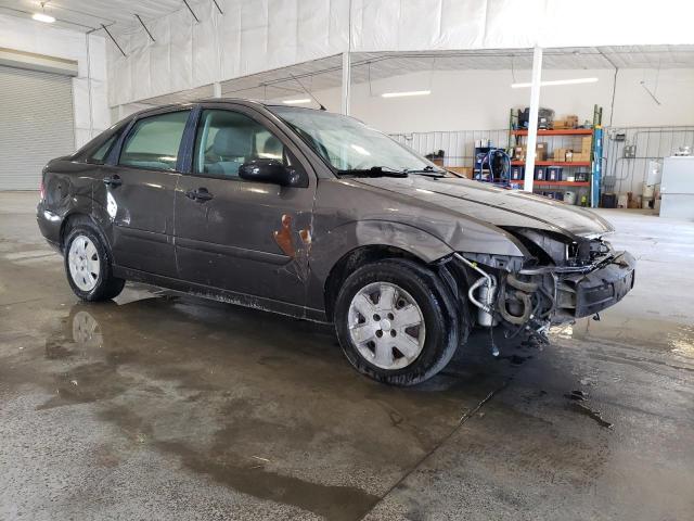 1FAFP34N36W252026 - 2006 FORD FOCUS ZX4 GRAY photo 4
