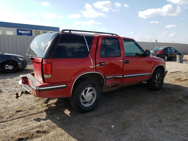 1GNDT13W7W2256901 - 1998 CHEVROLET BLAZER RED photo 3