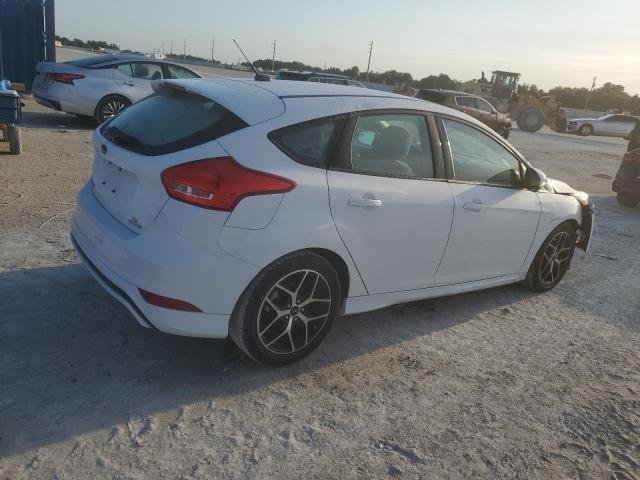 1FADP3K25GL335573 - 2016 FORD FOCUS SE WHITE photo 3