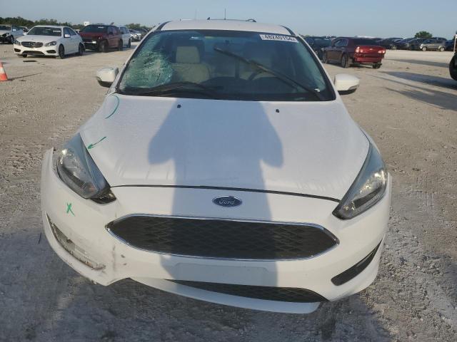 1FADP3K25GL335573 - 2016 FORD FOCUS SE WHITE photo 5