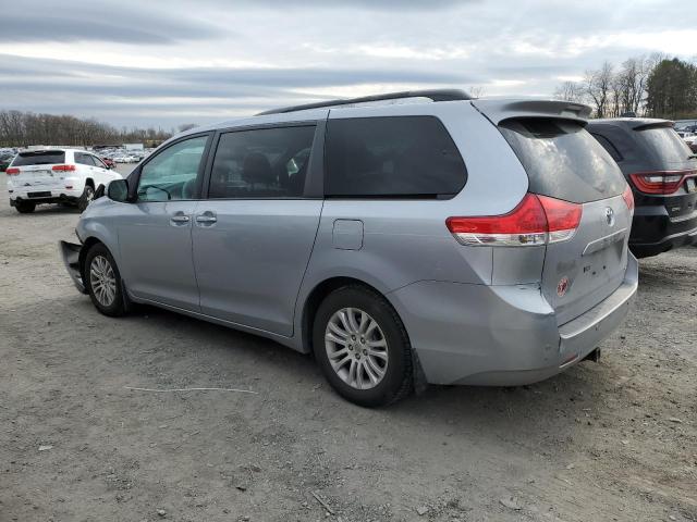 5TDYK3DC8DS394708 - 2013 TOYOTA SIENNA XLE SILVER photo 2