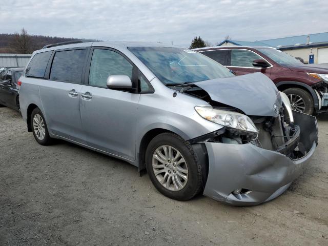 5TDYK3DC8DS394708 - 2013 TOYOTA SIENNA XLE SILVER photo 4