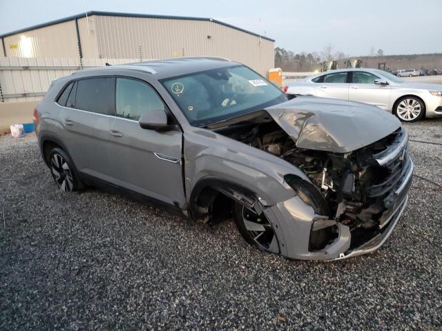 1V2WE2CA7RC256058 - 2024 VOLKSWAGEN ATLAS CROS SE GRAY photo 4