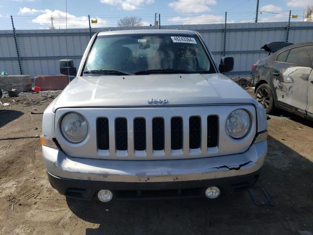 1C4NJPFB4DD137669 - 2013 JEEP PATRIOT LATITUDE SILVER photo 5