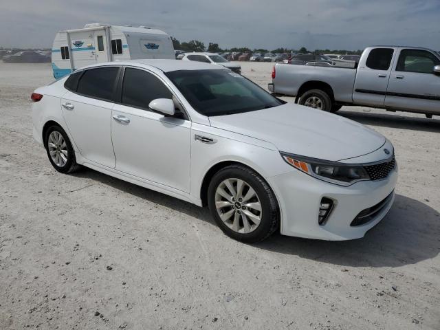 5XXGT4L33JG182022 - 2018 KIA OPTIMA LX WHITE photo 4