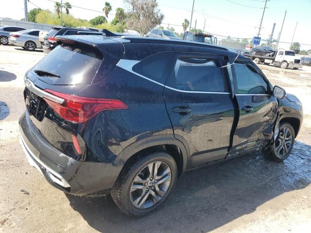 KNDEU2AA8P7400581 - 2023 KIA SELTOS S GRAY photo 3