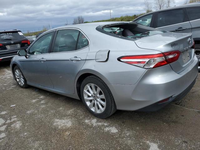 4T1B11HK2JU025859 - 2018 TOYOTA CAMRY L SILVER photo 2