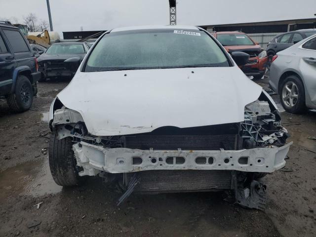 1FAHP3E27CL196960 - 2012 FORD FOCUS S WHITE photo 5