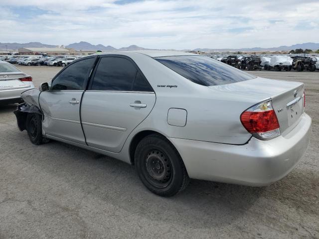 4T1BE32K05U432898 - 2005 TOYOTA CAMRY LE SILVER photo 2