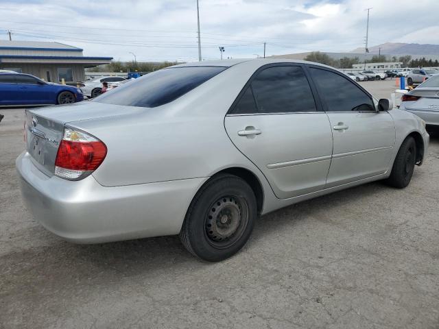 4T1BE32K05U432898 - 2005 TOYOTA CAMRY LE SILVER photo 3