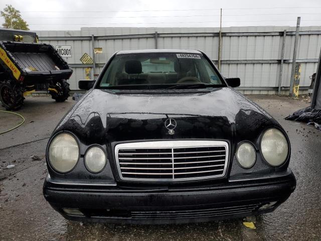 WDBJF65H4XA865528 - 1999 MERCEDES-BENZ E 320 BLACK photo 5