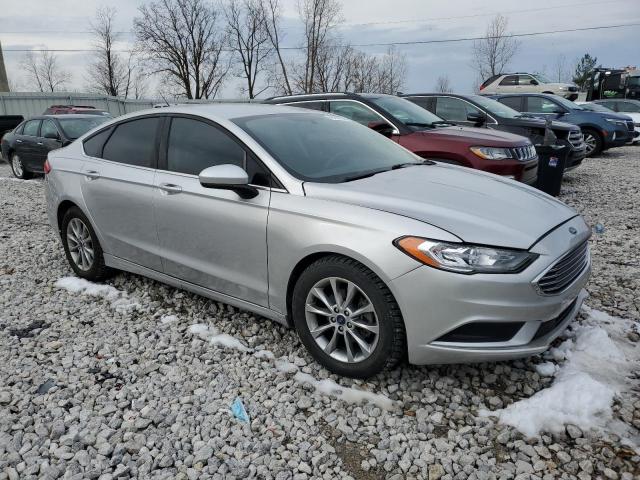 3FA6P0HD9HR263814 - 2017 FORD FUSION SE SILVER photo 4