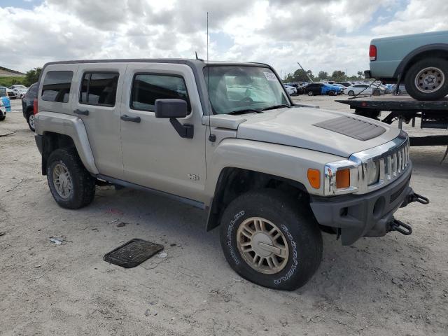 5GTDN13E178201815 - 2007 HUMMER H3 BEIGE photo 4