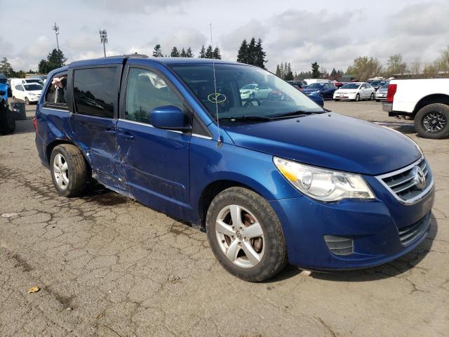 2V4RW3DG7BR766689 - 2011 VOLKSWAGEN ROUTAN SE BLUE photo 4