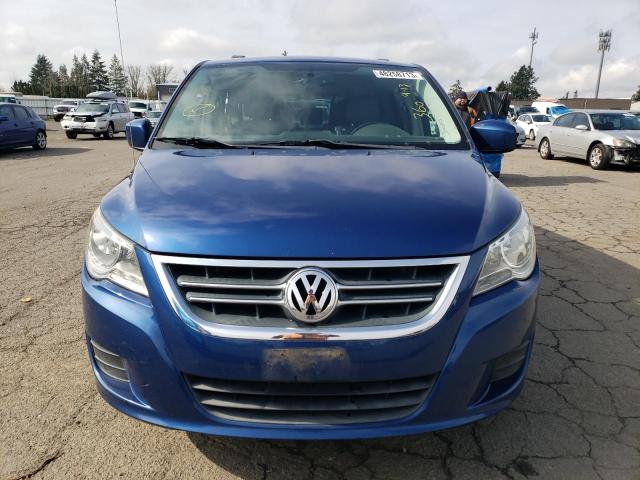 2V4RW3DG7BR766689 - 2011 VOLKSWAGEN ROUTAN SE BLUE photo 5