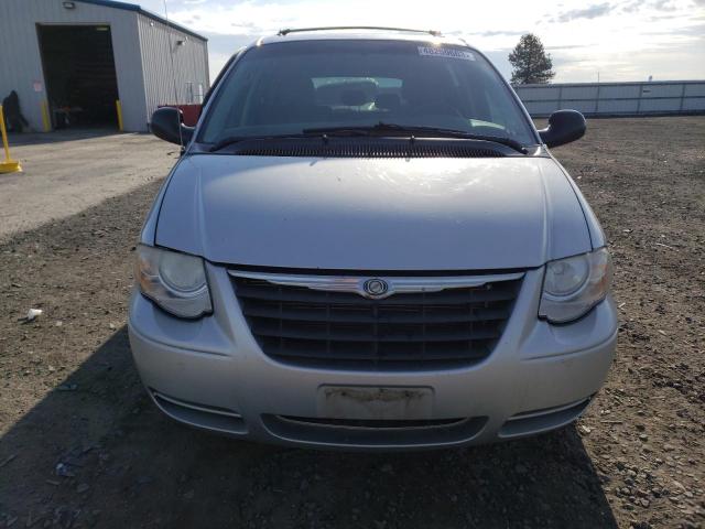 2A4GP44R56R753395 - 2006 CHRYSLER TOWN & COU LX SILVER photo 5