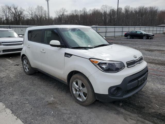 KNDJN2A26H7471624 - 2017 KIA SOUL WHITE photo 4