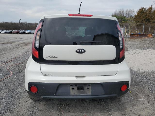 KNDJN2A26H7471624 - 2017 KIA SOUL WHITE photo 6