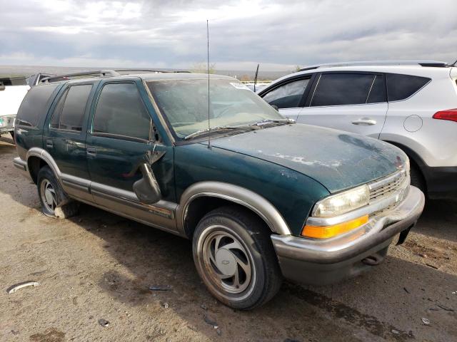 1GNDT13W0W2218524 - 1998 CHEVROLET BLAZER GREEN photo 4