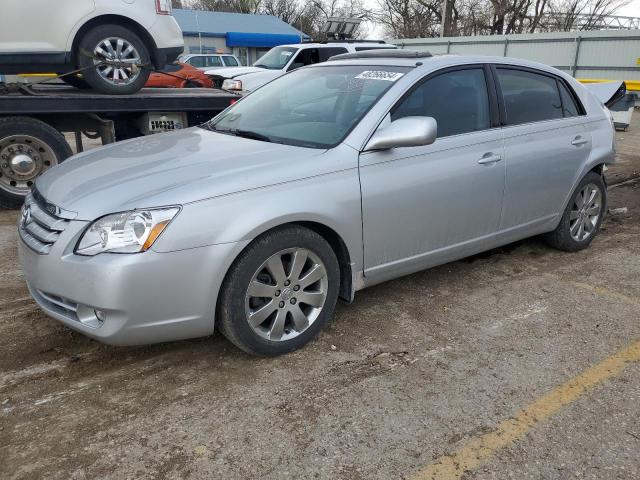 2005 TOYOTA AVALON XL, 