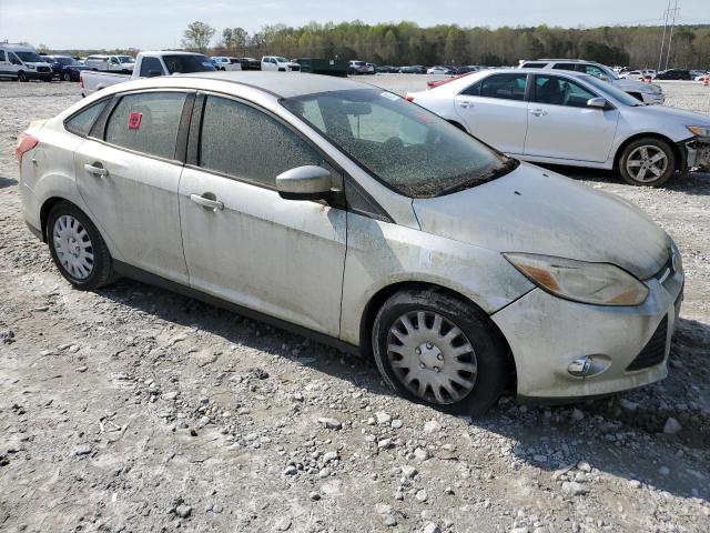 1FAHP3F24CL344075 - 2012 FORD FOCUS SE SILVER photo 4