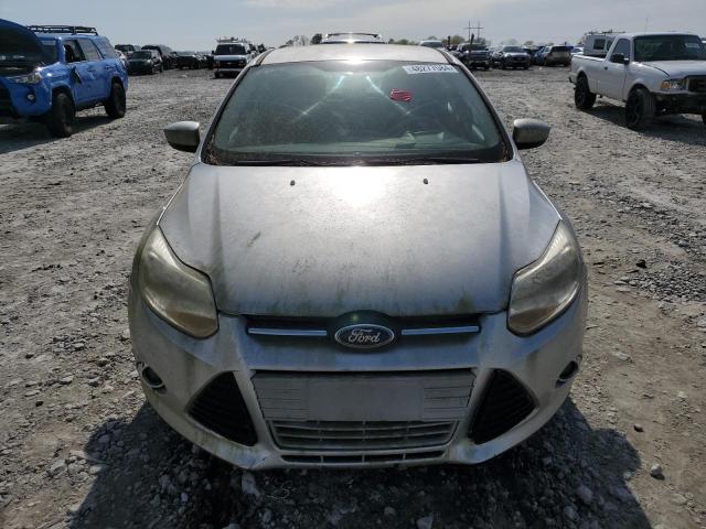 1FAHP3F24CL344075 - 2012 FORD FOCUS SE SILVER photo 5