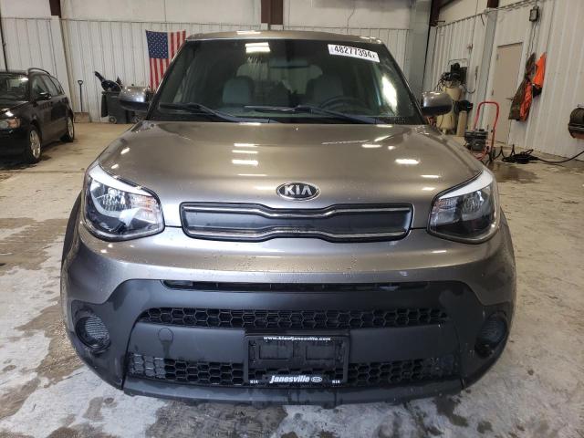 KNDJN2A29J7615320 - 2018 KIA SOUL GRAY photo 5