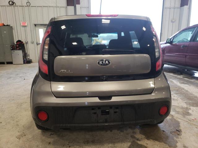 KNDJN2A29J7615320 - 2018 KIA SOUL GRAY photo 6