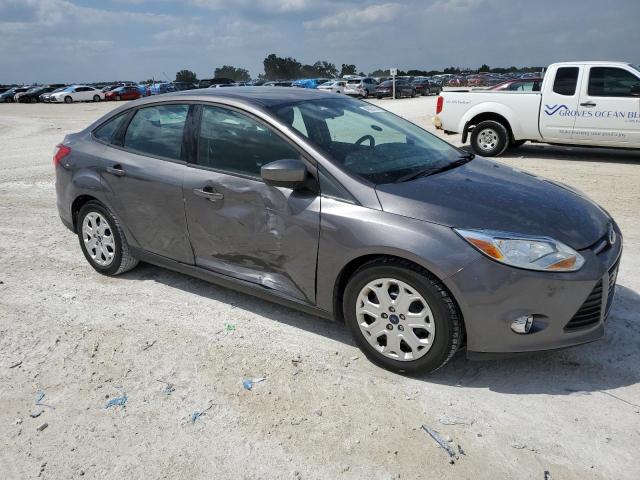 1FAHP3F21CL446238 - 2012 FORD FOCUS SE GRAY photo 4