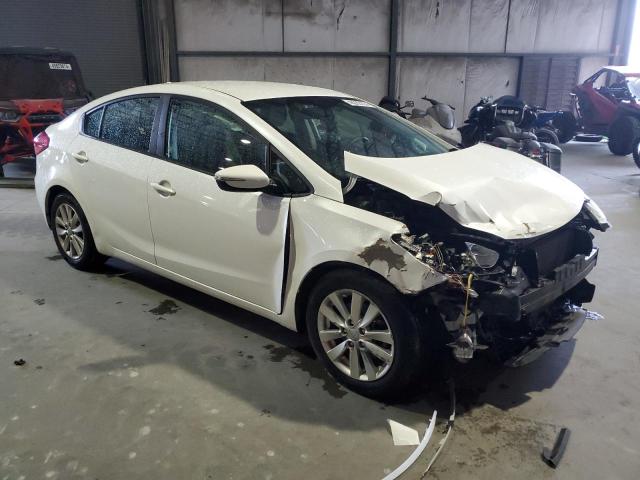 KNAFX4A68F5384960 - 2015 KIA FORTE LX WHITE photo 4