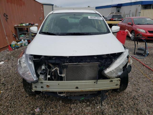 3N1CN7AP3KL829222 - 2019 NISSAN VERSA S WHITE photo 5