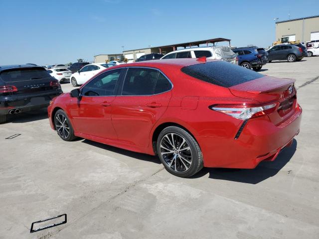 4T1G11AK3LU360955 - 2020 TOYOTA CAMRY SE RED photo 2