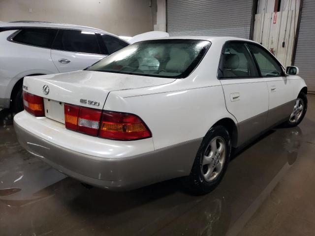 JT8BF28G1W0137413 - 1998 LEXUS ES 300 WHITE photo 3