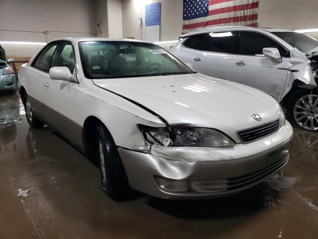 JT8BF28G1W0137413 - 1998 LEXUS ES 300 WHITE photo 4