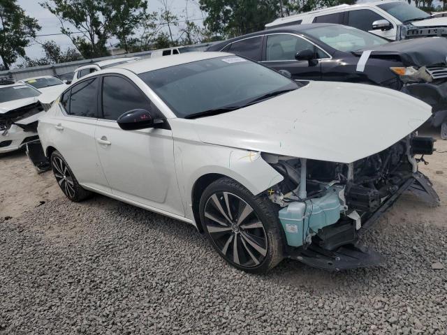 1N4BL4CV1LC211408 - 2020 NISSAN ALTIMA SR WHITE photo 4