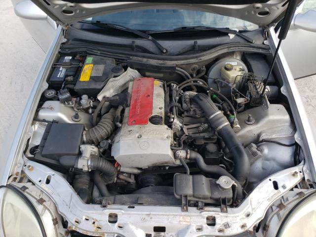 WDBKK47F7WF048846 - 1998 MERCEDES-BENZ SLK 230 KOMPRESSOR SILVER photo 11