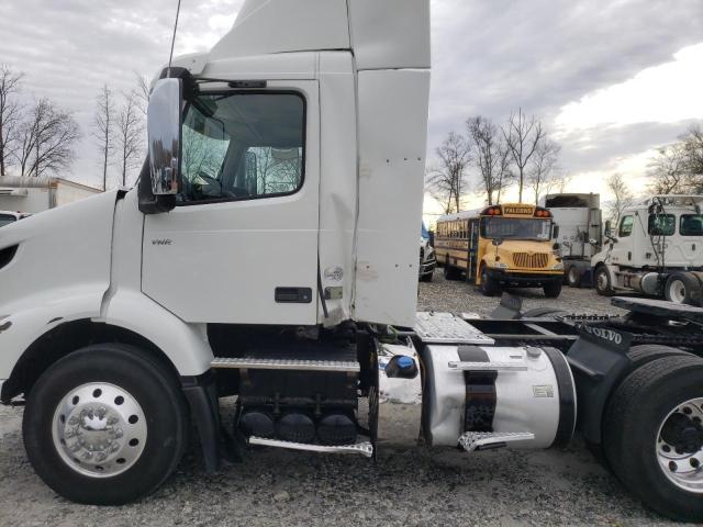 4V4WC9EG2KN198277 - 2019 VOLVO VNR WHITE photo 9