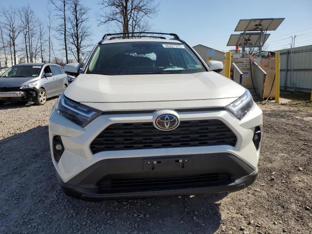 2T3A1RFV3NW312650 - 2022 TOYOTA RAV4 XLE PREMIUM WHITE photo 5