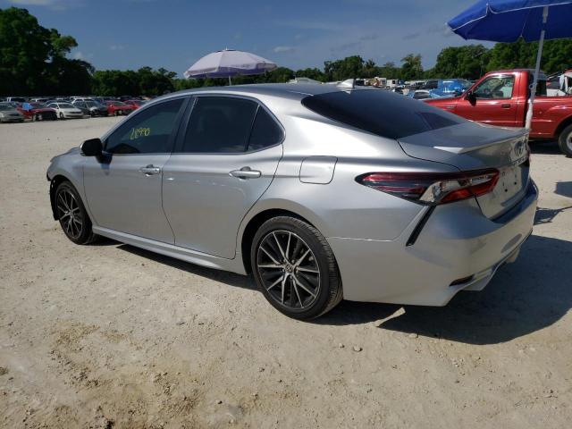 4T1G11AK9PU720655 - 2023 TOYOTA CAMRY SE NIGHT SHADE SILVER photo 2