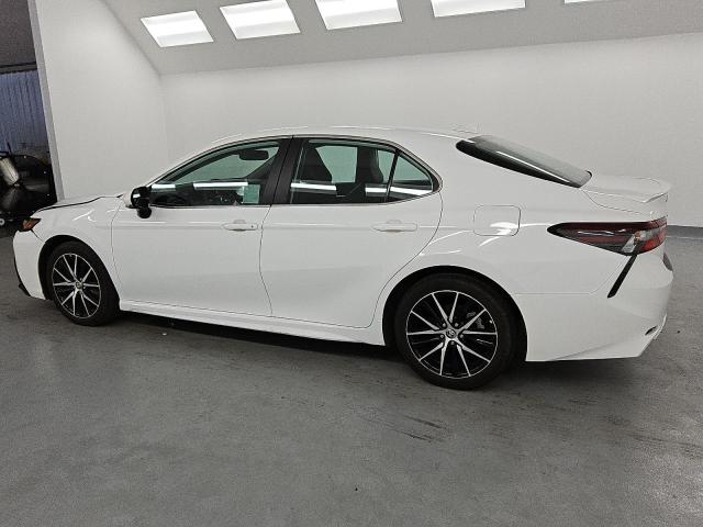 4T1T11AK7PU825385 - 2023 TOYOTA CAMRY SE NIGHT SHADE WHITE photo 2