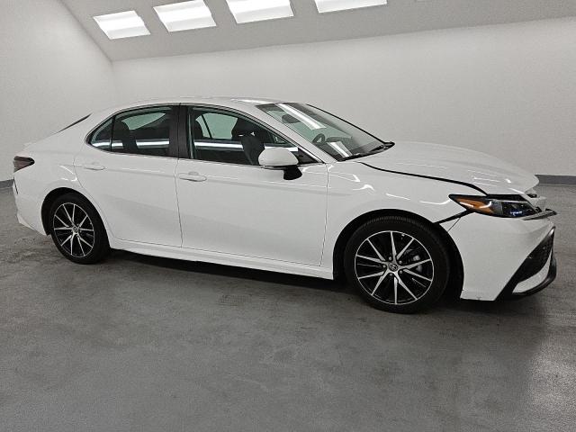 4T1T11AK7PU825385 - 2023 TOYOTA CAMRY SE NIGHT SHADE WHITE photo 4