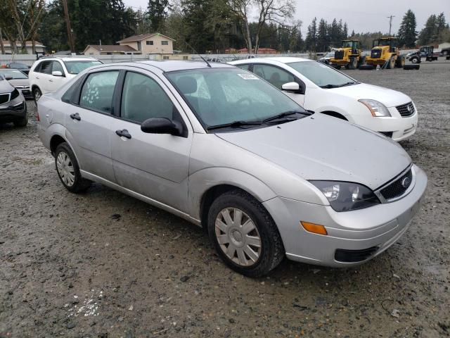 1FAFP34N57W124341 - 2007 FORD FOCUS ZX4 SILVER photo 4